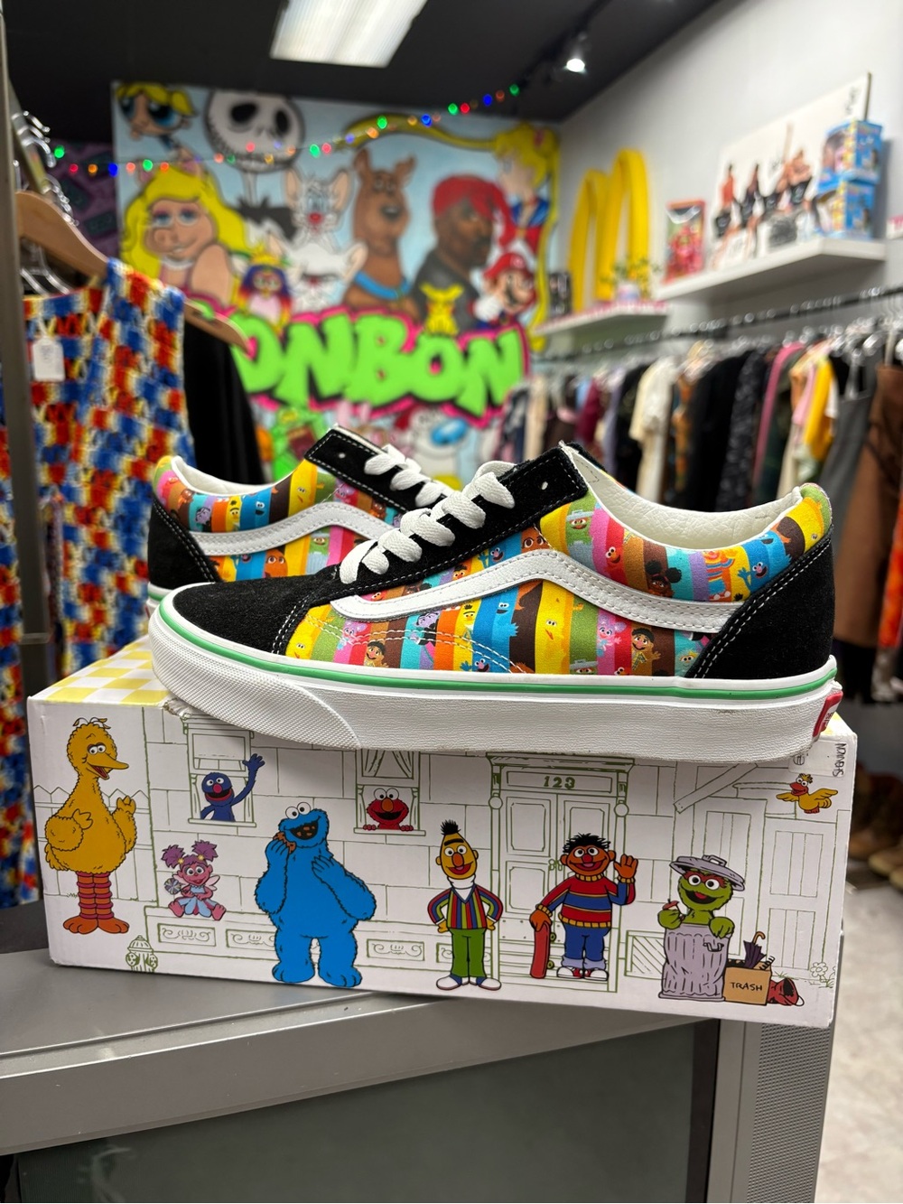 VANS x Sesame Street Old Skool Sneakers Limited Edition Size 7.5
